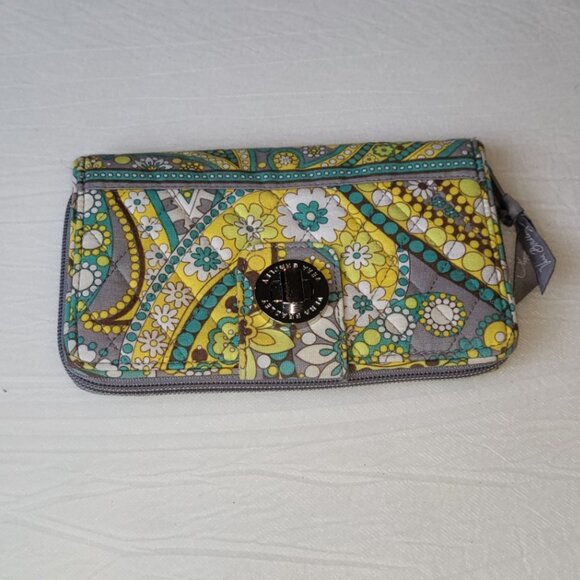Vera Bradley Wallet Eloise Turnlock Wristlet Lemon Parfait Green Yellow Floral - Picture 1 of 7